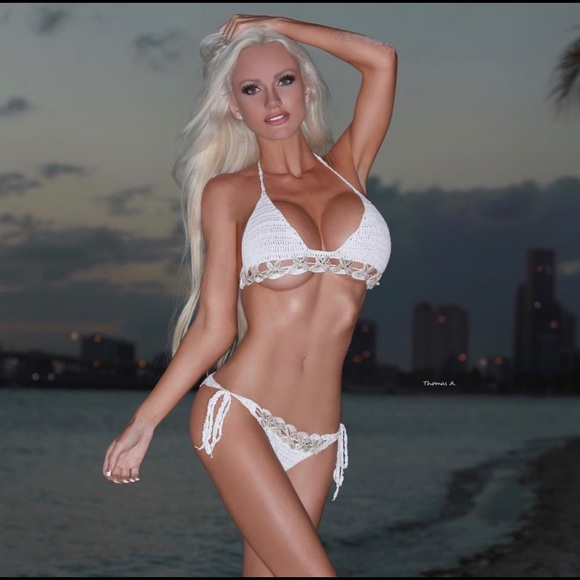 Bikini, signed print, and custom polaroids. - Picture 1 of 1